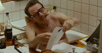 https://cinrac.com/wp-content/uploads/2016/04/dalton-trumbo-bryan-cranston-999x522.jpg